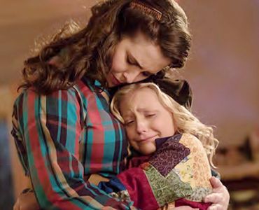 Mary Lane Haskell and Alyvia Alyn Lind in Dolly Parton's Christmas of Many Colors: Circle of Love (2016)
