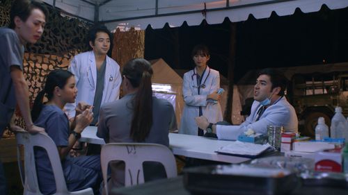 Jennylyn Mercado, Renz Fernandez, Chariz Solomon, Andre Paras, and Jenzel Angeles in Descendants of the Sun (2020)