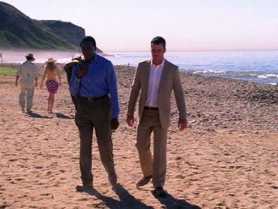 Balthazar Getty and Carl Lumbly in Alias (2001)
