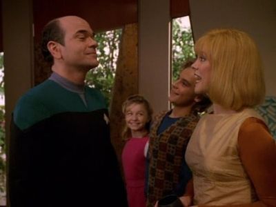 Robert Picardo, Glenn Walker Harris Jr., Lindsey Haun, and Wendy Schaal in Star Trek: Voyager (1995)