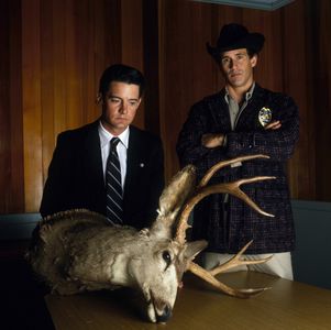 Kyle MacLachlan and Michael Ontkean in Twin Peaks (1990)