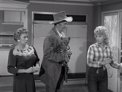 Buddy Ebsen, Bea Benaderet, and Donna Douglas in The Beverly Hillbillies (1962)