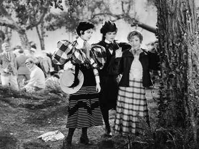 Ilka Chase, Marion Davies, and Vivien Oakland in The Florodora Girl (1930)
