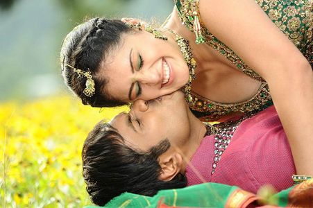 Manoj Kumar Manchu and Taapsee Pannu in Jhummandi Naadam (2010)