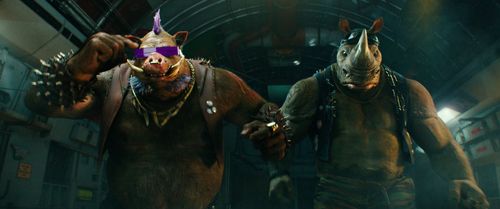 Gary Anthony Williams and Stephen Farrelly in Teenage Mutant Ninja Turtles: Out of the Shadows (2016)