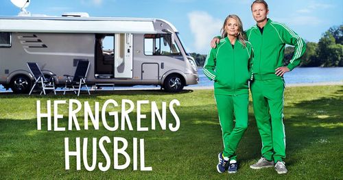 Felix Herngren and Moa Herngren in Herngrens husbil (2018)