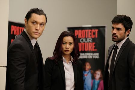 Jamie Chung, Blair Redford, and Sean Teale in The Gifted (2017)