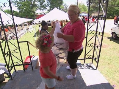 Alana Thompson and June Shannon in Here Comes Honey Boo Boo (2012)