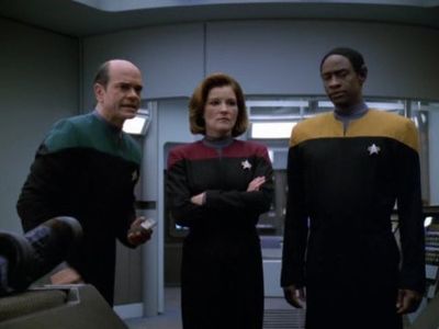 Kate Mulgrew, Robert Picardo, and Tim Russ in Star Trek: Voyager (1995)