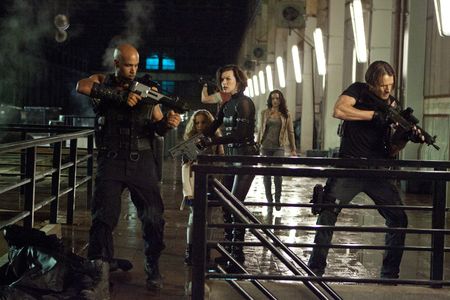 Milla Jovovich, Kevin Durand, Boris Kodjoe, Michelle Rodriguez, Johann Urb, and Aryana Engineer in Resident Evil: Retrib