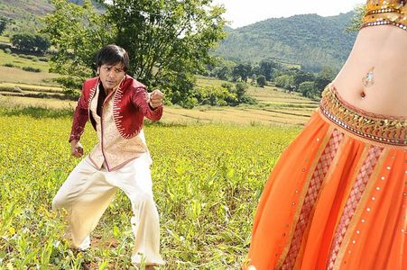 Manoj Kumar Manchu in Jhummandi Naadam (2010)