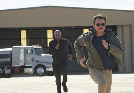 Damon Wayans and Clayne Crawford in Lethal Weapon (2016)