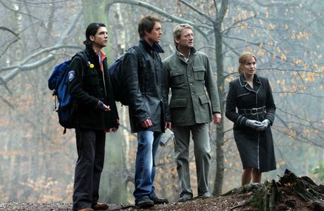 Douglas Henshall, Andrew Lee Potts, James Murray, and Lucy Brown in Primeval (2007)