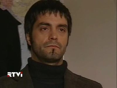 Adrián Navarro in Vidas robadas (2008)