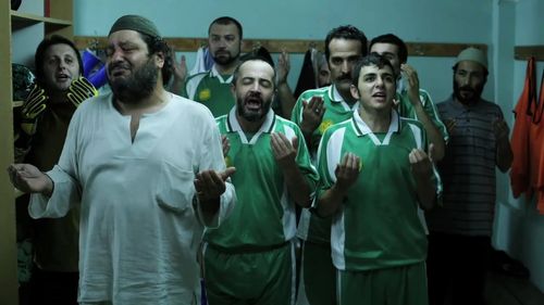Erdal Tosun, Sevket Çoruh, Murat Akkoyunlu, Ilker Ayrik, and Timur Acar in Çakallarla Dans (2010)