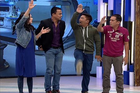 Gardo Versoza, Mike 'Pekto' Nacua, John Feir, and Marlann Flores in Laff Camera Action (2016)