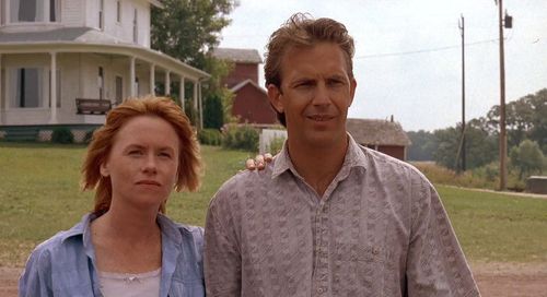 Kevin Costner and Amy Madigan in Field of Dreams (1989)