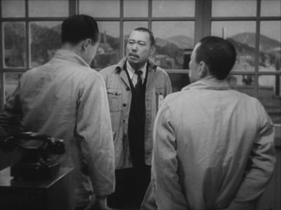 Sôji Kiyokawa, Takashi Shimura, and Ichirô Sugai in The Most Beautiful (1944)