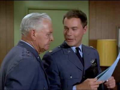Larry Hagman and Barton MacLane in I Dream of Jeannie (1965)