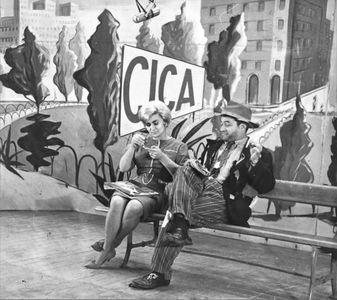 Hebe Camargo and Borges de Barros in Praça da Alegria (1957)
