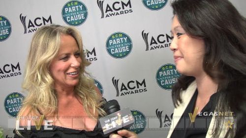 Deana Carter and Maria Ngo in The Strip Live (2008)