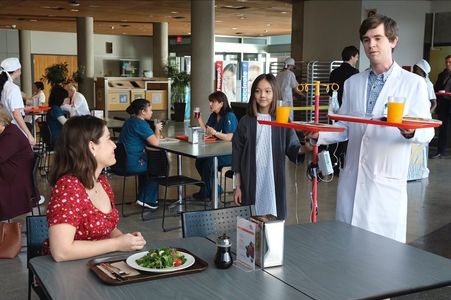 Isla Rose Hall, Freddie Highmore & Paige Spara in The Good Doctor