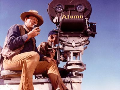 John Wayne and William H. Clothier in The Alamo (1960)