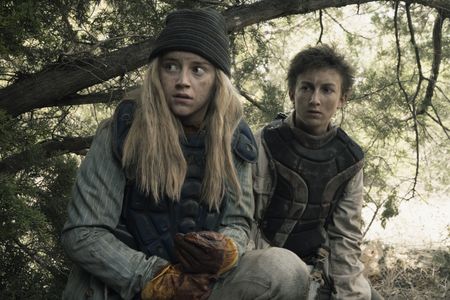Bailey Gavulic and Ethan Suess - Episode 504 Fear the Walking Dead