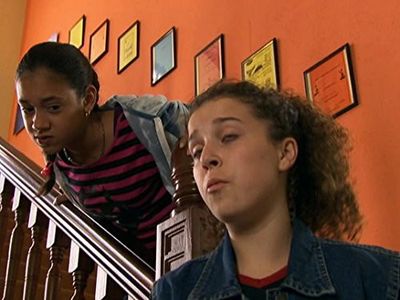 Dani Harmer and Montanna Thompson in The Story of Tracy Beaker (2002)