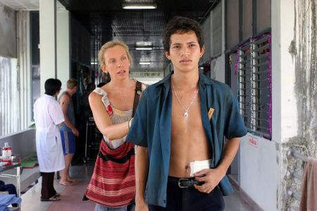 Toni Collette and Samrit Machielsen in Tsunami: The Aftermath (2006)