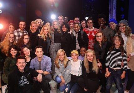 Alicia Silverstone and Amy Heckerling with the cast and crew of 'Clueless: The Musical'
