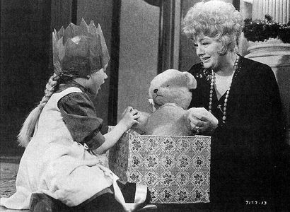 Shelley Winters and Chloe Franks in Whoever Slew Auntie Roo? (1972)