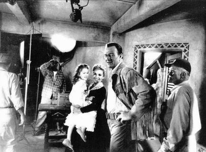 John Wayne, William H. Clothier, Joan O'Brien, and Aissa Wayne in The Alamo (1960)