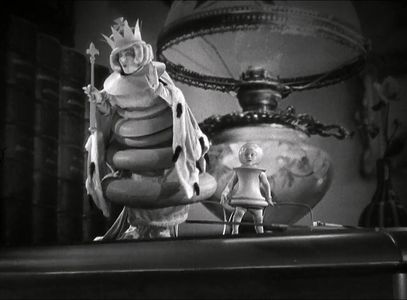 Louise Fazenda in Alice in Wonderland (1933)