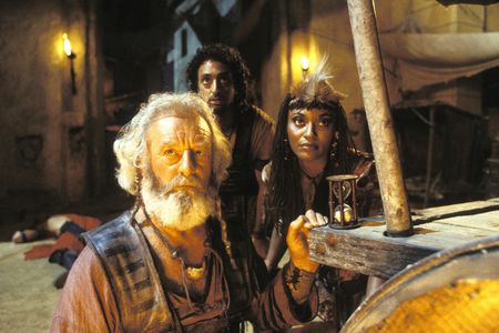 Grant Heslov, Bernard Hill, and Sherri Howard in The Scorpion King (2002)