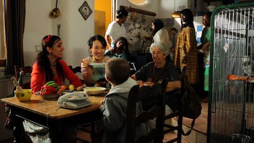 Asunción Balaguer, Huichi Chiu, and Laura De Pedro in Escapes (2014)