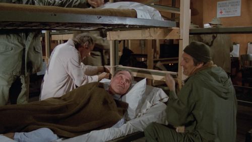 Alan Alda, Mike Farrell, and Ford Rainey in M*A*S*H (1972)