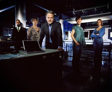 Félicité Du Jeu, Trevor Eve, Esther Hall, Wil Johnson, and Sue Johnston in Waking the Dead (2000)