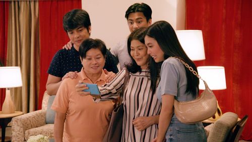 Sandy Andolong, Jerick Dolormente, Cecil Paz, Anjo Damiles, and Analyn Barro in First Lady (2022)