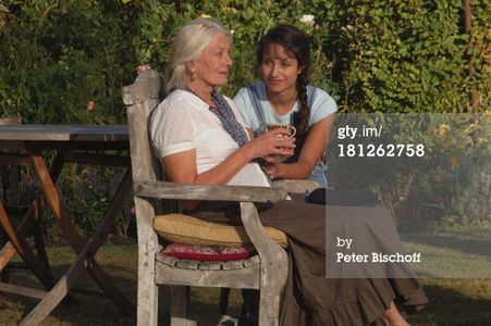 Vanessa Redgrave and Stephanie Stumph in The Shell Seekers (2006)