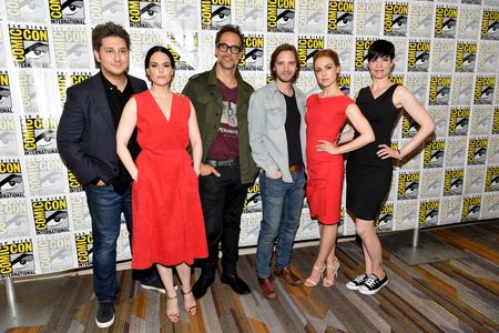 Alisen Down, Emily Hampshire, Terry Matalas, Amanda Schull, Aaron Stanford, and Todd Stashwick at an event for 12 Monkey