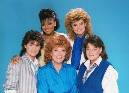 Nancy McKeon, Kim Fields, Mindy Cohn, Charlotte Rae, and Lisa Whelchel in The Facts of Life (1979)