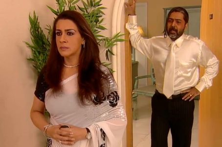 Amrita Singh and Vikram Kapadia in Kkavyanjali: Episode #1.15 (2005)