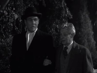 Cyril Delevanti and Robert Newton in Alfred Hitchcock Presents (1955)