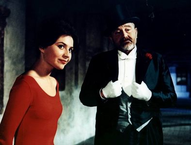 Emília Vásáryová and Jan Werich in When the Cat Comes (1963)