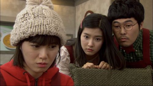 Kim So-eun, Kim Gi-Bang, and Ku Hye-Sun in Boys Over Flowers (2009)