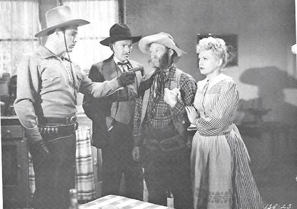 Buster Crabbe, Karl Hackett, Patricia Knox, and Al St. John in Gentlemen with Guns (1946)