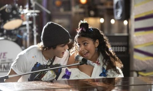Madison Reyes and Charlie Gillespie in Julie and the Phantoms (2020)