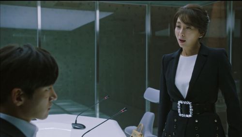 Song Yun-ah and Ji Chang-Wook in The K2 (2016)