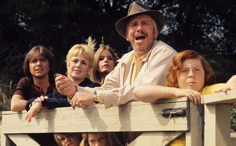 Susan Dey, Slim Pickens, Danny Bonaduce, David Cassidy, Suzanne Crough, Brian Forster, and Shirley Jones in The Partridg